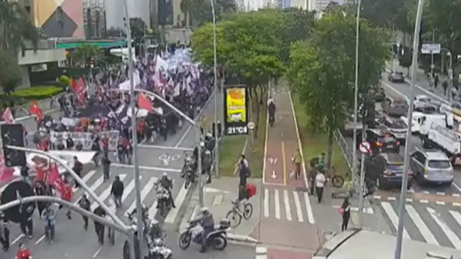Alunos da USP, Unesp e Unicamp fecharam a Faria Lima; Protesto de universitários em SP fecha vias e avança até o Palácio dos Bandeirantes