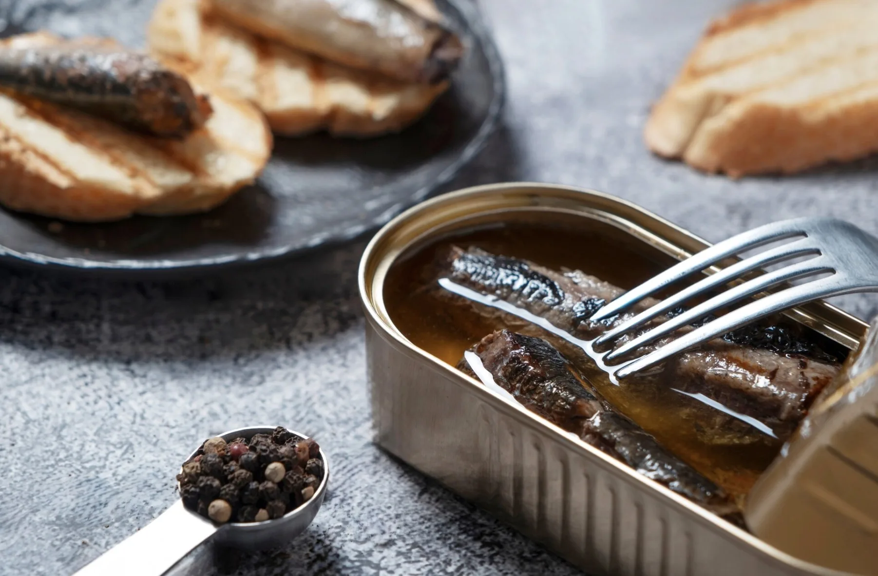 Nutricionistas estão recomendando sardinha enlatada 3 vezes por semana, e o motivo vai além do preço