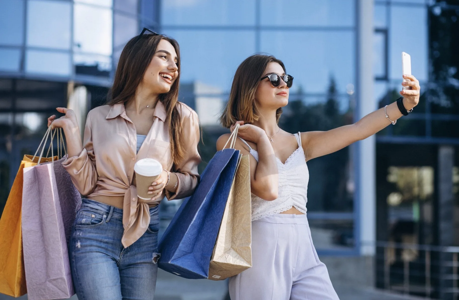 Shoppings de SP tem promoções com carros, iPhones e kits de beleza viram estratégia central para atrair consumidores para o Dia das Mães 2026
