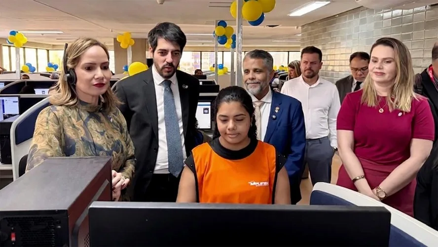 A unidade pernambucana voltou a funcionar após mais de dois meses parada e reúne 1.900 profissionais em áreas de atendimento e tecnologia.