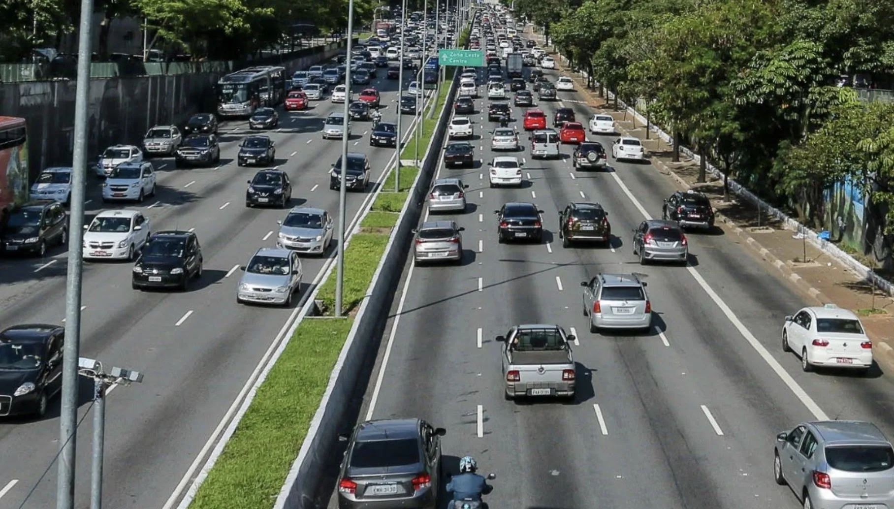 CNH Brasil Digital gratuita em SP: Governo muda regras, reduz custos e libera versão digital sem cobrança