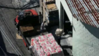 Fantástico Hoje mostra como comerciantes viram reféns de traficantes e milícias no RJ