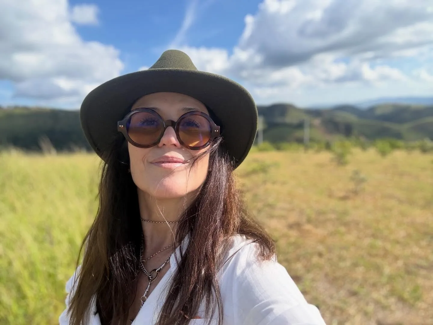 Ana Luiza Guimarães, apresentadora da Globo, planta 2 mil árvores e recebe visita inesperada