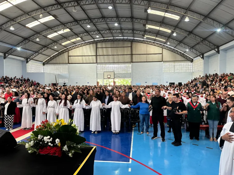 Fiéis participaram das celebrações de Corpus Christi em Cajamar nesta quinta-feira, em um evento que destacou a tradição religiosa e a mobilização das paróquias locais.
