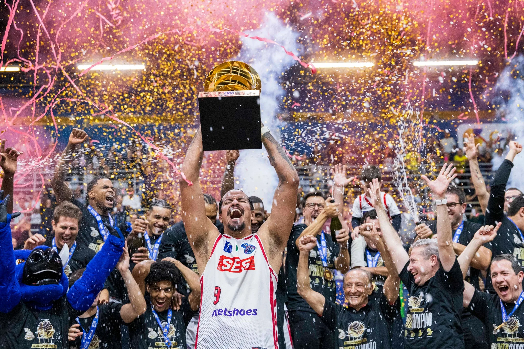 Franca vence o Pinheiros, conquista o pentacampeonato e amplia domínio no basquete brasileiro