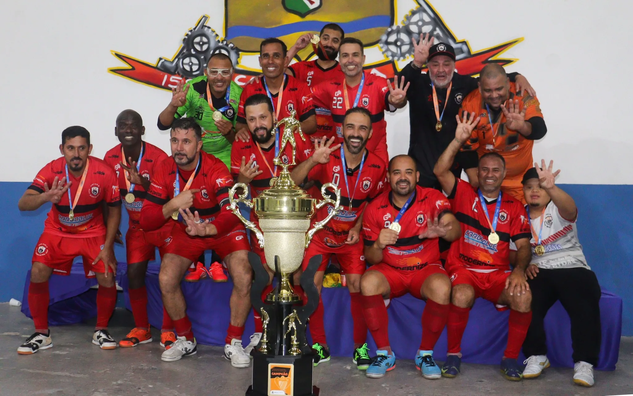 Futebol Veterano de Carapicuíba: Em Cima da Hora conquista o tetra