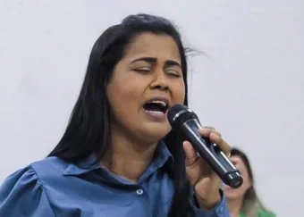 Ana Clézia morreu aos 38 anos: conheça a trajetória da cantora gospel que marcou fiéis pelo Brasil