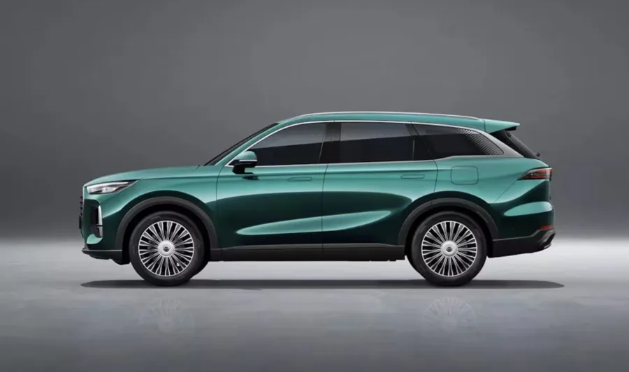 Posicionado acima do Tiggo 8, o novo utilitário esportivo terá sete lugares, dimensões maiores e um pacote de equipamentos voltado para disputar espaço entre os SUVs mais sofisticados do segmento.