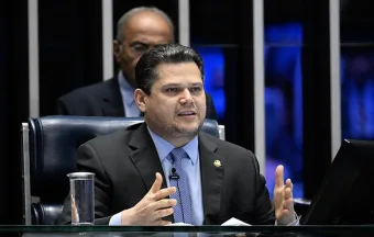 Davi Alcolumbre revelou que “PEC da escala 6×1 não irá diretamente para o Plenário do Senado”