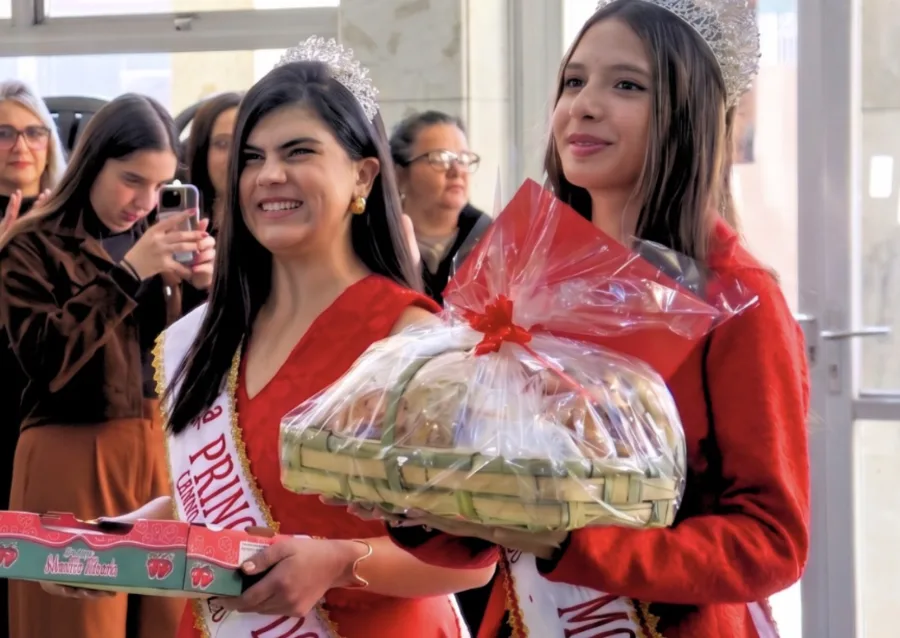 Rainha e princesa visitaram Campo Limpo Paulista e entregaram convite da 42ª Festa do Morango