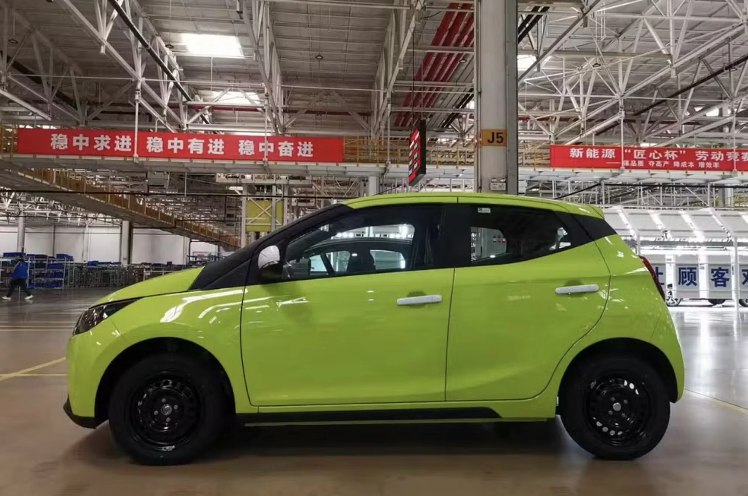 Veículo Elétrico chinês por R$ 69.990: JMEV Emova Easy tem autonomia de até 201 km e é ideial para autoescolas