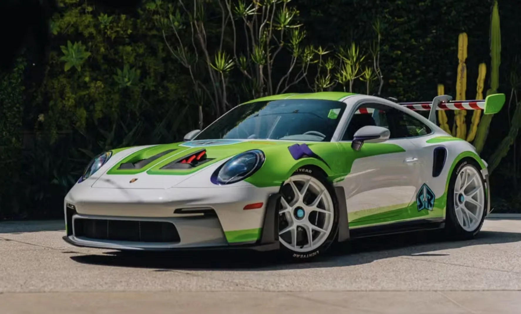 Porsche cria versões exclusivas do 911 inspiradas em personagens de Toy Story 5