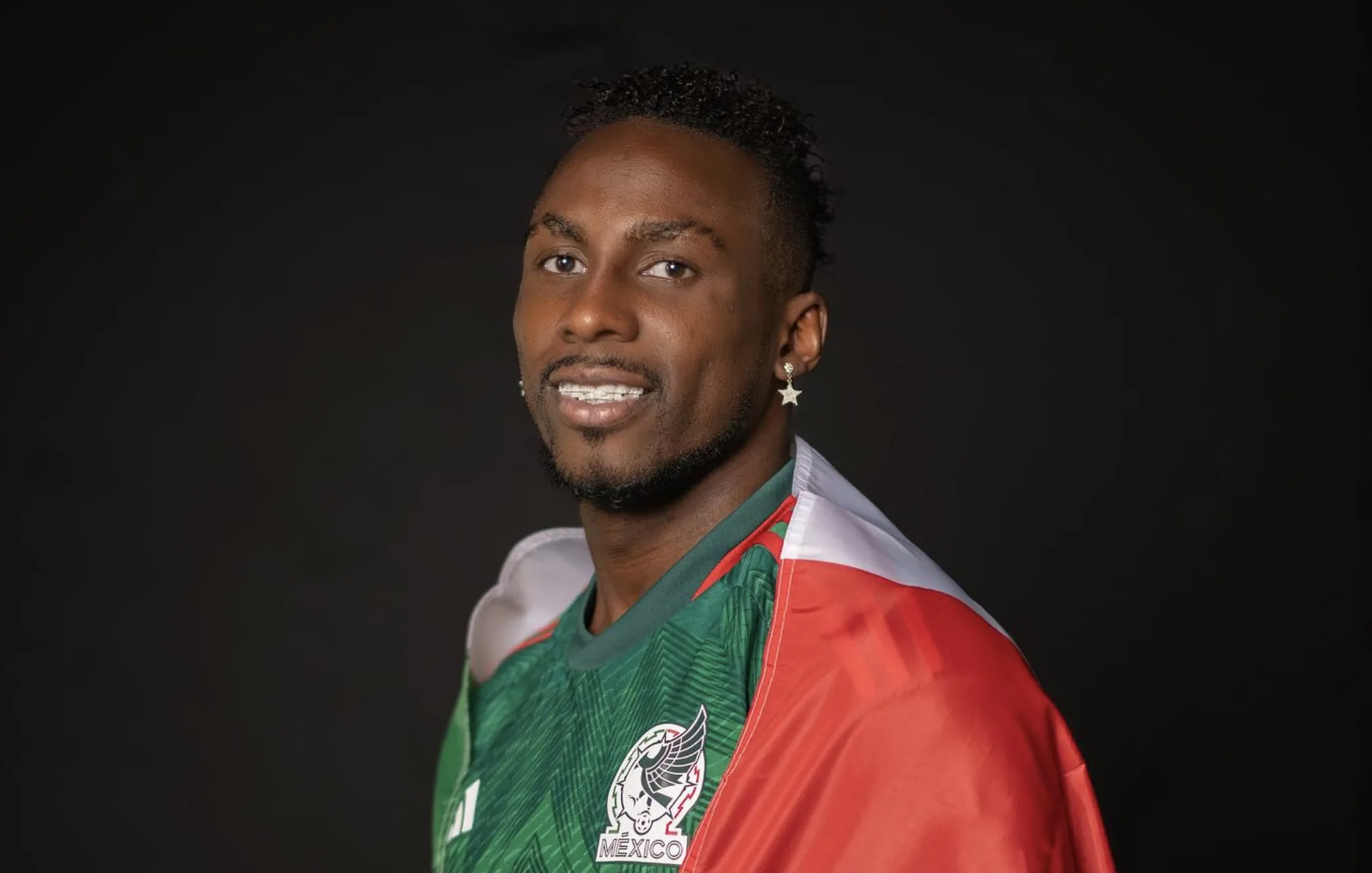 Quiñones entra para a históri do futebol como jogador que marcou o primeiro gol da Copa do Mundo de 2026 no México x África do Sul
