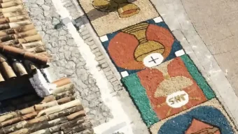 Carapicuíba celebra Corpus Christi com tapetes coloridos e missa na Praça da Aldeia