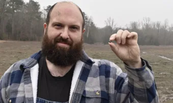 Ele entrou em uma cratera por curiosidade e saiu com um diamante que vale uma fortuna; Conheça a história do turista francês encontrou um diamante de 7,46 quilates em um parque dos Estados Unidos