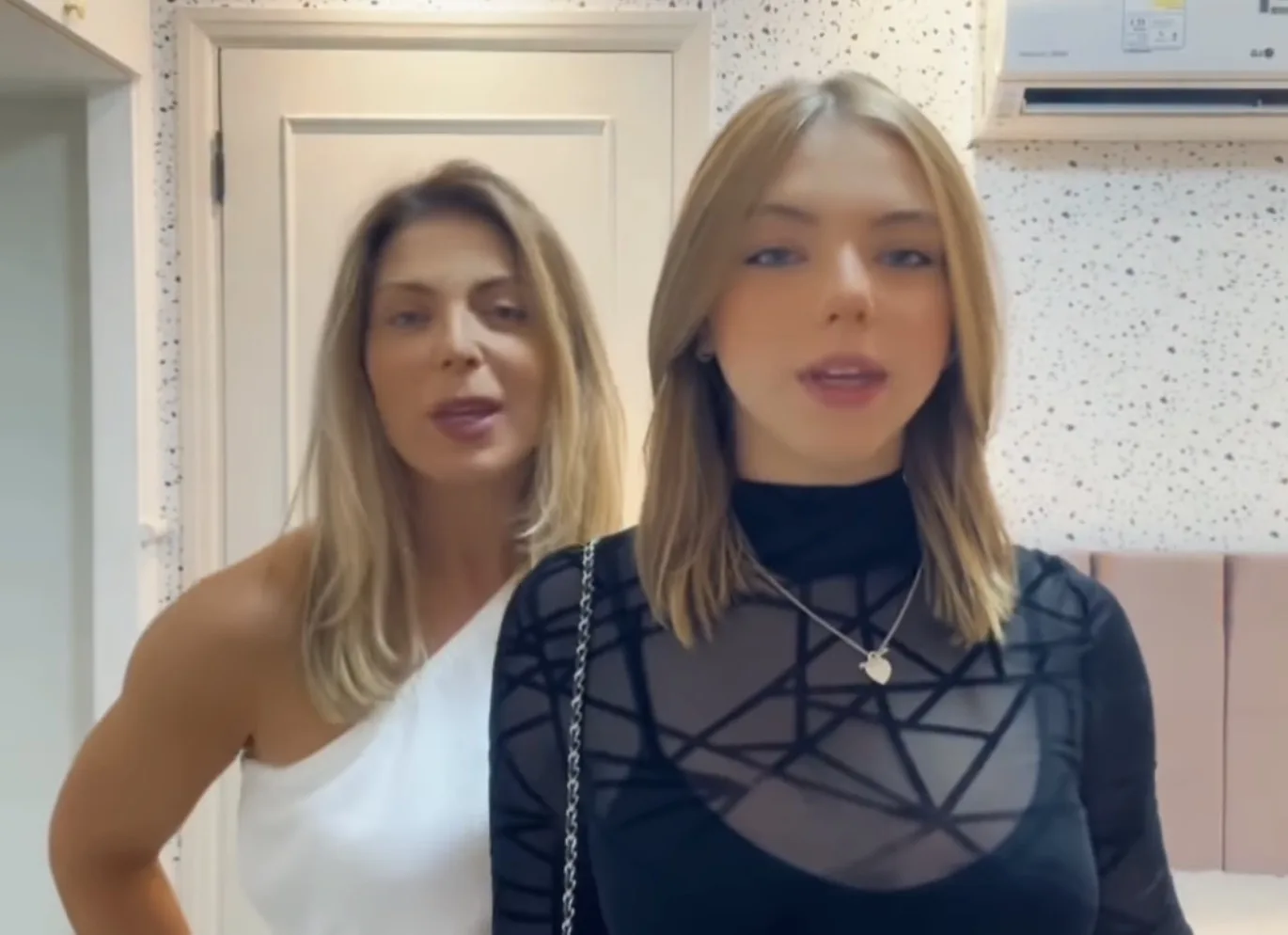 Sheila Mello voltou aos holofotes neste fim de semana ao aparecer ao lado da filha, Brenda Scherer