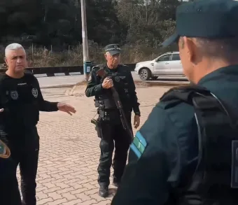 Guarda Municipal de Vargem Grande Paulista recupera motocicleta roubada em São Roque, apreende entorpecentes e reforça patrulhamento na Operação Saturação