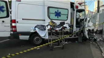 Ambulância sofre acidente na Mooca (SP) e paciente de 82 anos morre