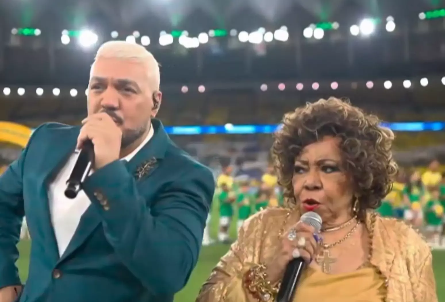 Belo e Alcione erraram o Hino do Brasil? O momento viral antes do jogo da Seleção que tomou conta da internet ainda repercute
