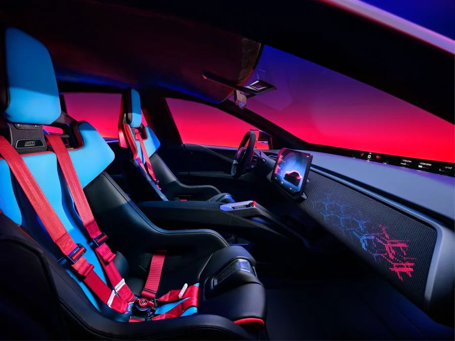 Embora ainda seja um conceito, o modelo já antecipa boa parte do que chegará às ruas. A expectativa é que o novo BMW M3 elétrico estreie oficialmente em 2027.