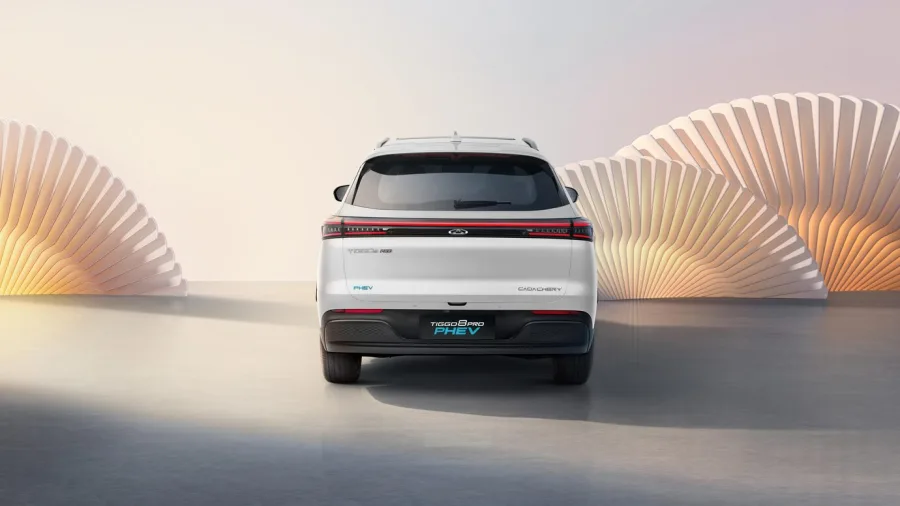 Os SUVs receberam mais tecnologia, bancos ventilados, teto panorâmico, câmeras 540° e pacote amplo de assistentes de condução.