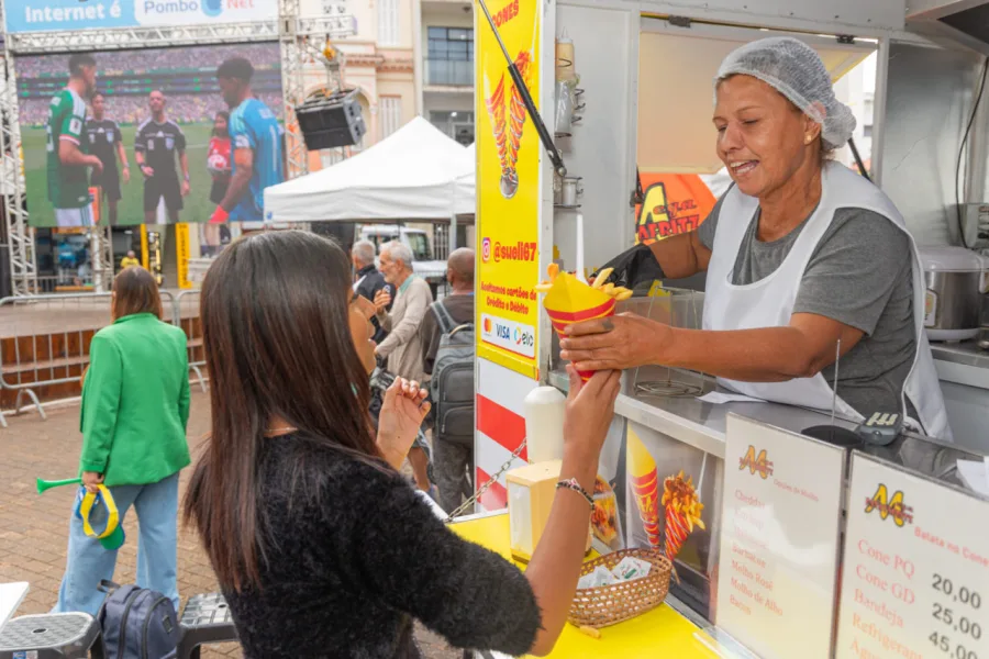 A participação em eventos gratuitos promovidos pelo município tem impulsionado vendas, fortalecido marcas locais e atraído novos consumidores para o setor.