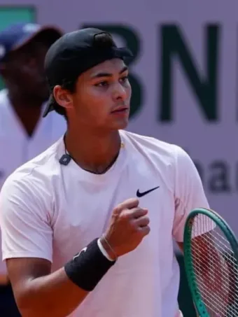 Guto Miguel salta mais de 750 posições após título em Roland Garros