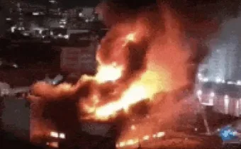 Incêndio em galpão de autopeças na Lapa em São Paulo atingiu 10 mil m², mobilizou 16 viaturas e 45 bombeiros, afetou trens e terminou sem feridos após quase 12 horas