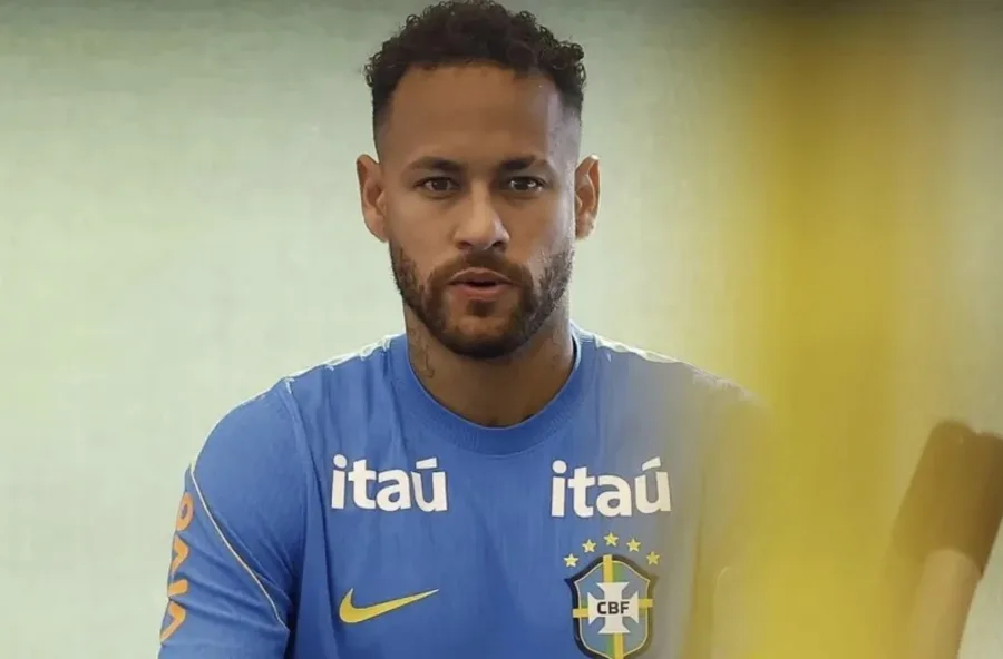 Neymar está fora da partida entre Brasil e Marrocos neste sábado, pela primeira rodada da Copa do Mundo de 2026. O camisa 10 continua em recuperação física, mas a comissão técnica mantém expectativa de retorno durante a fase de grupos. - Foto: Rafael Ribeiro/CBF