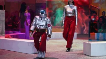 Robôs já desfilam ao lado de humanos e a cena vista na Coreia impressiona o mundo