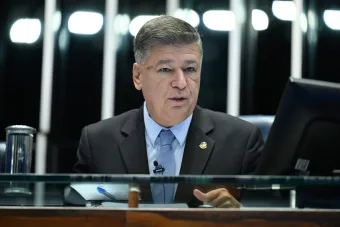 Senador quer escala 4×3 para saúde e segurança: veja o que muda se a proposta avançar