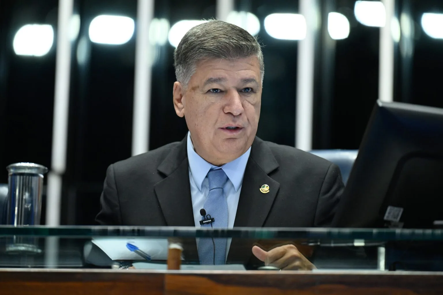 Senador quer escala 4×3 para saúde e segurança: veja o que muda se a proposta avançar