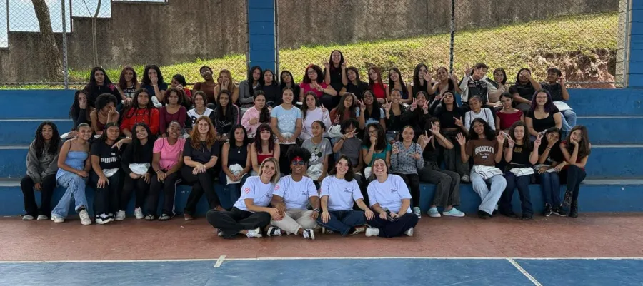 Iniciativa da The Caring Family Foundation busca fortalecer o conhecimento de meninas e adolescentes sobre seus direitos e suas possibilidades de futuro.